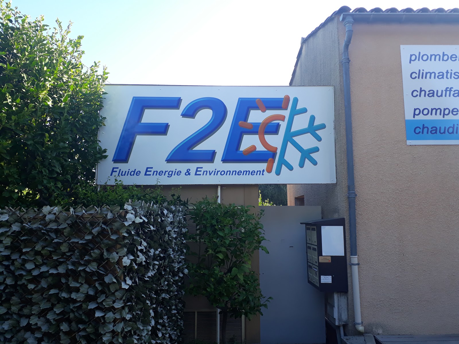 F2E