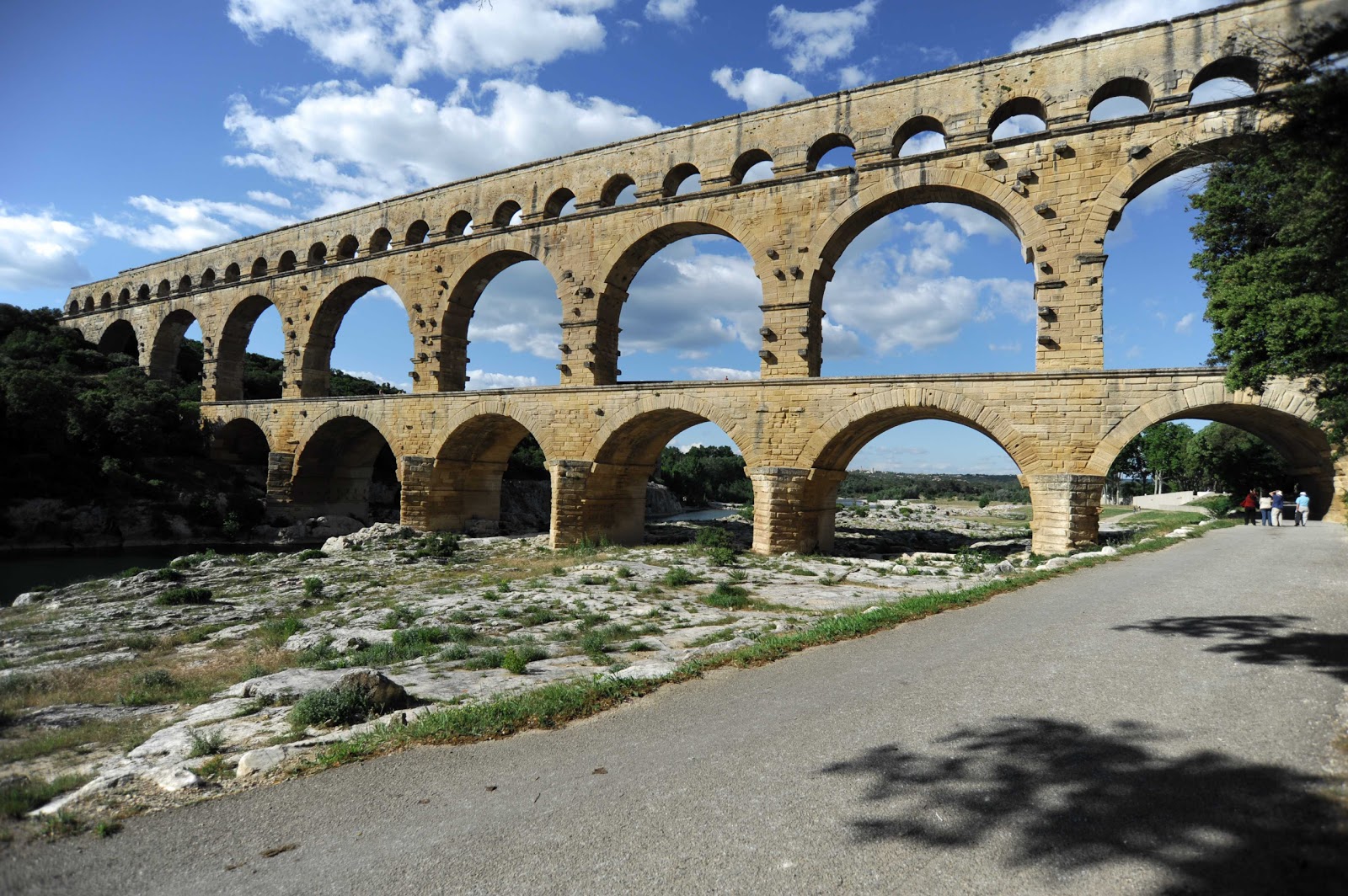 Nîmes